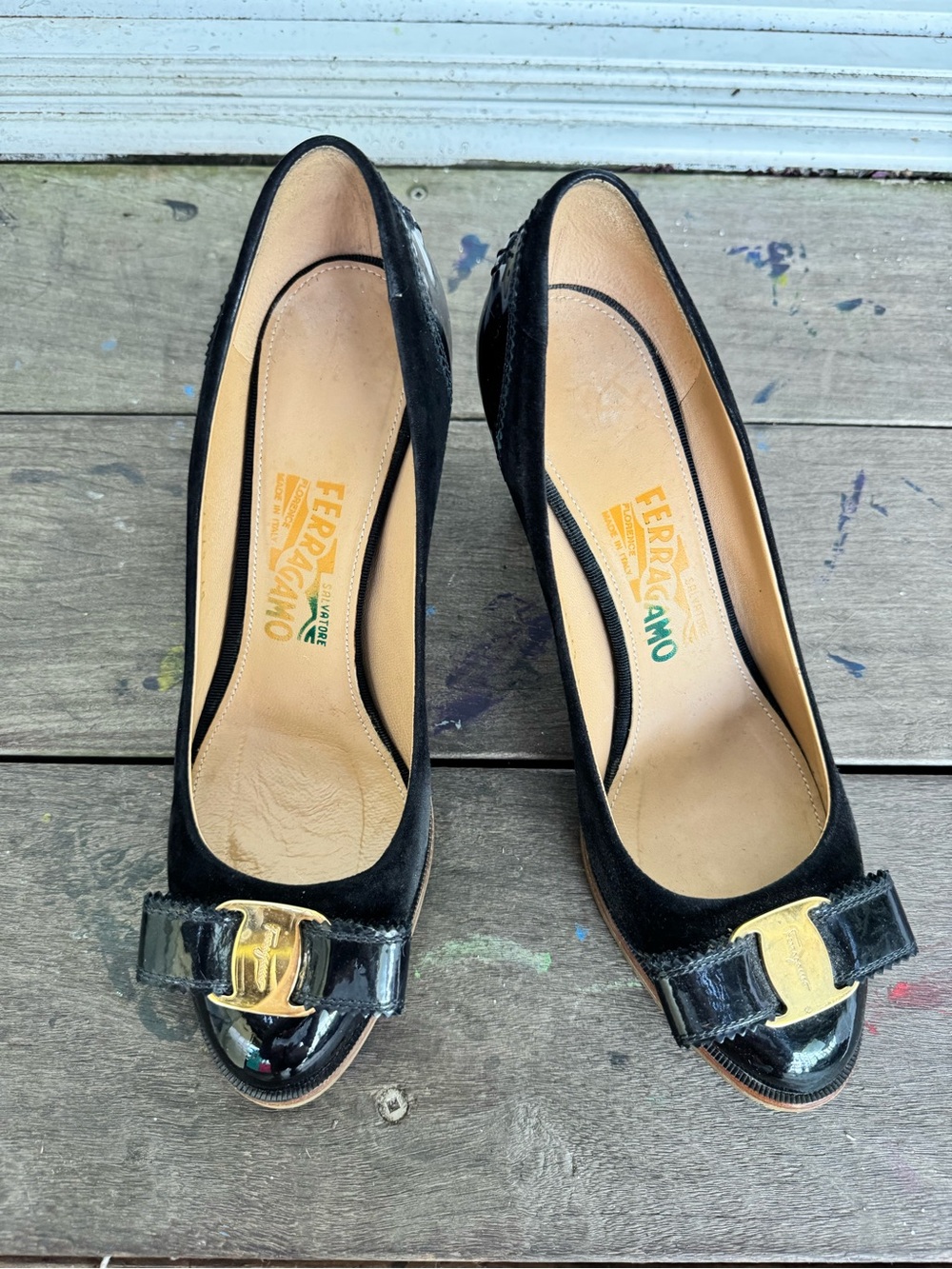 Salvatore Ferragamo Black Vara Bow Patent Suede Pumps